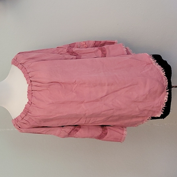 Off the shoulder Button back blouse - Picture 2 of 5